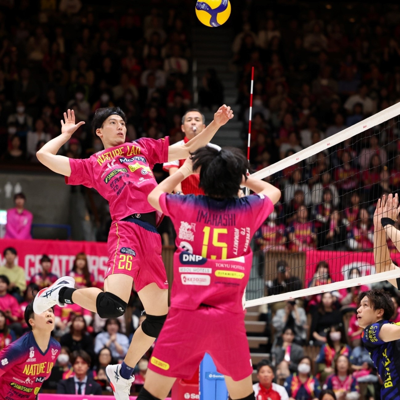 亏炸了巴黎1年前1650万欧贱卖埃基蒂克 他现身价